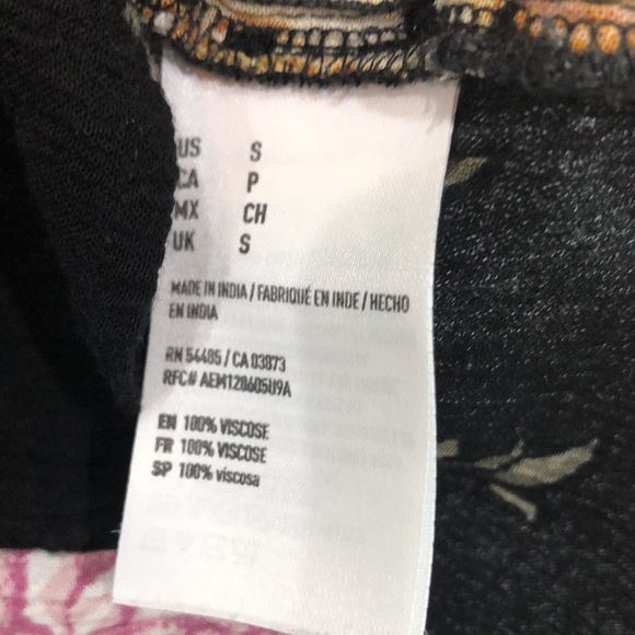 American Eagle size small black floral boho top - Picture 6 of 6